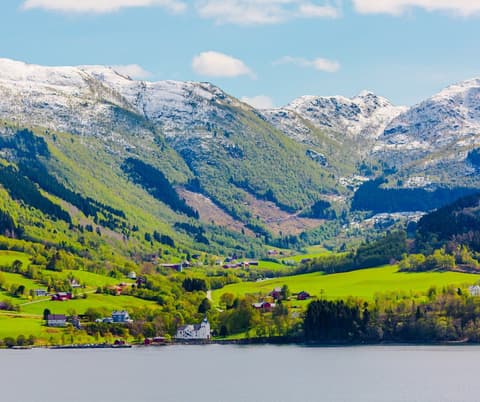 Helsinki y Fiordos Magníficos