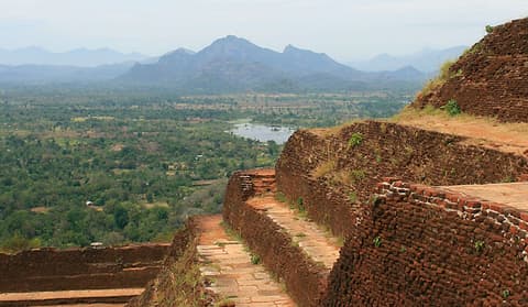 Transfer-Tour West-Ostküste (Trincomalee) mit Übernachtung & Besichtigung Sigiriya