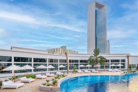 Radisson Blu Hotel & Resort, Abu Dhabi Corniche 2021/2022, Piscina all'aperto
