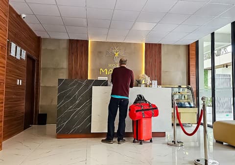 Hotel Maywa, Reception