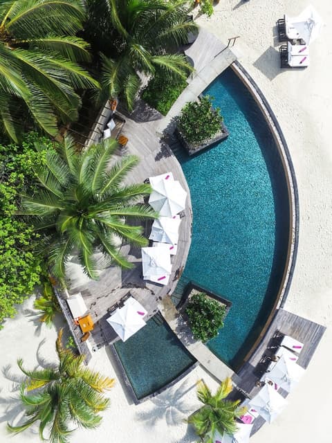 Constance Moofushi - GATTINONI, Piscine