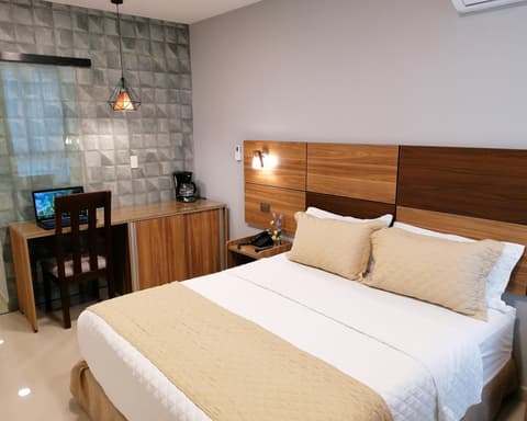 Premium Suites Aparthotel, 