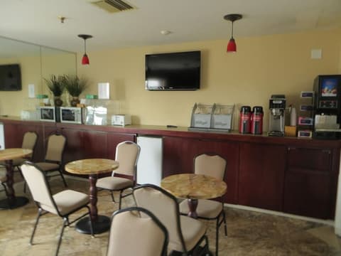 Homestyle Inn & Suites, Restaurant