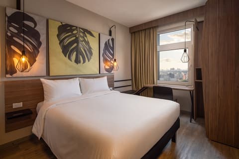 Ibis Hotel, Primary image