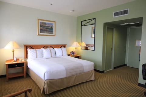 Crockett Hotel, Room