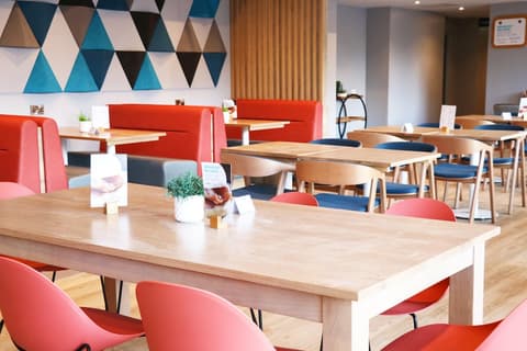 Holiday Inn Express Chester - Racecourse by IHG, Breakfast meal