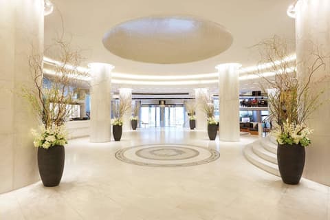 Titania Hotel, Lobby