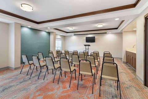 Comfort Inn Airport, Meeting facility