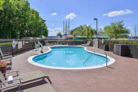 Hampton Inn closest to Universal Orlando, Pool