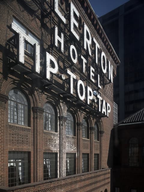 Warwick Allerton - Chicago, Front of property