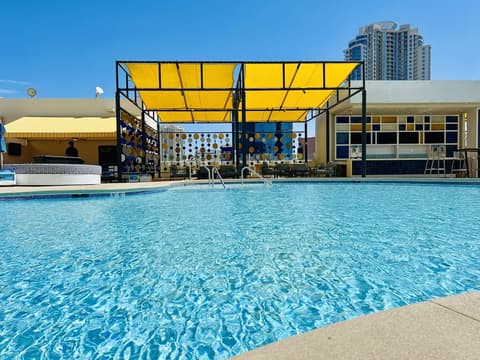 The STRAT Hotel, Casino & Tower, Pool