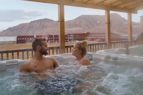 Radisson Blu Polar Hotel Spitsbergen, Outdoor spa tub