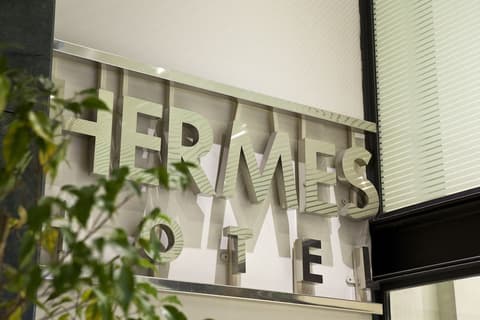 Hermes Hotel, Exterior detail