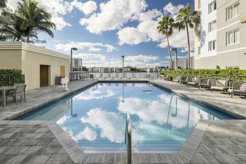 Homewood Suites by Hilton Miami-Airport/Blue Lagoon, Pool
