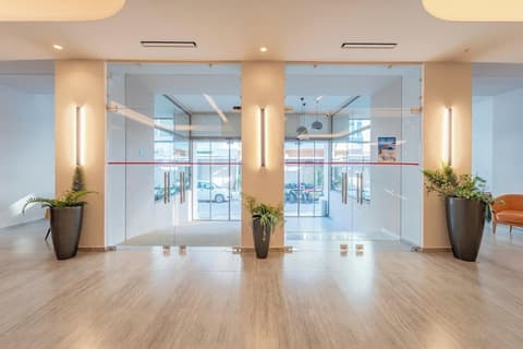 Arte Hotel, Interior entrance