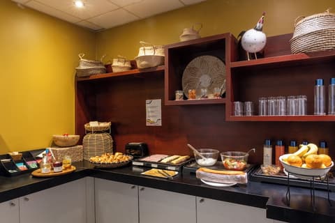 Accueil Hôtel Paris Pigalle Montmartre, Breakfast buffet