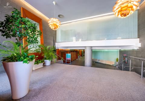 Port Fiesta Park Hotel, Interior entrance