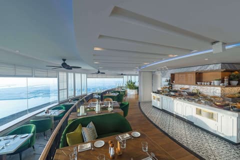 Hyatt Regency Dubai, Restaurant