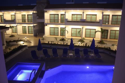 Marena Suites and Apartments, Outdoor pool