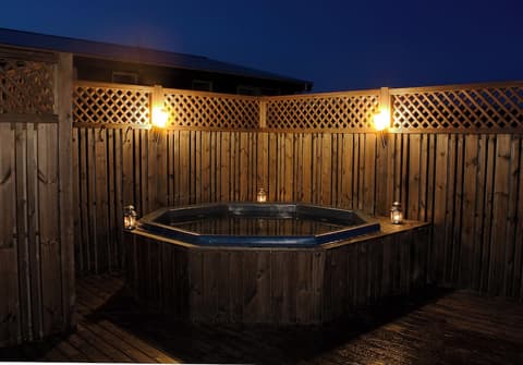 Hotel Eldhestar, Outdoor spa tub