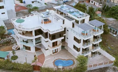 Hotel La Laguna Galapagos, Front of property
