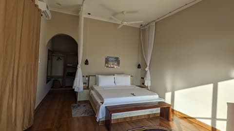 Mafia dream hotel, Room