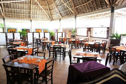 JAZ Adonia, Restaurant