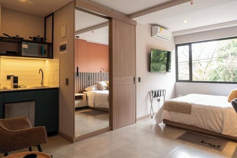 Hotel Living 35 Suites, Room