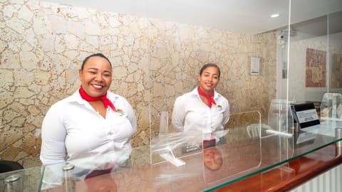 Hotel Portobelo Convention Center, Reception