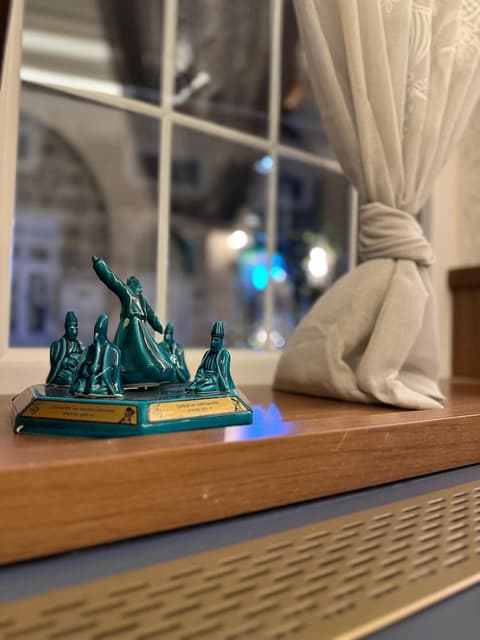 Oasis Inn Budapest, Reception