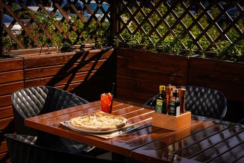 DoubleTree by Hilton Hotel Yerevan City Centre, Terrace/patio