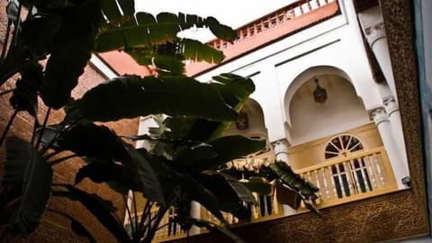 Riad Habib, Exterior