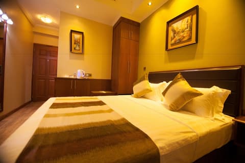 After 40 Hotel, Room