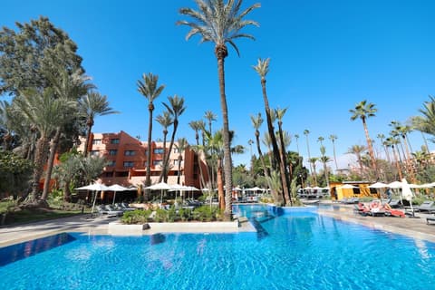 Kenzi Rose Garden, Pool