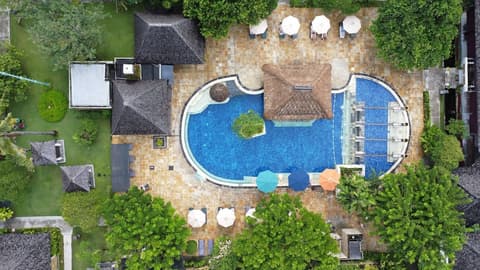 Rama Beach Resort and Villas, Pool waterfall