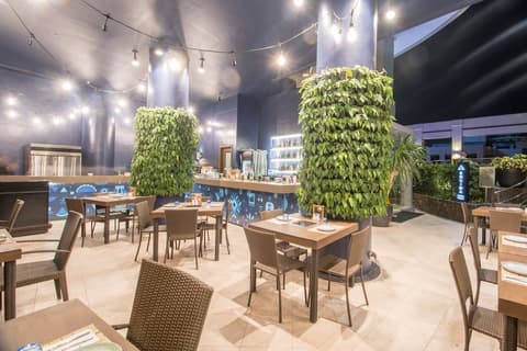 City Garden Hotel Makati, Restaurant