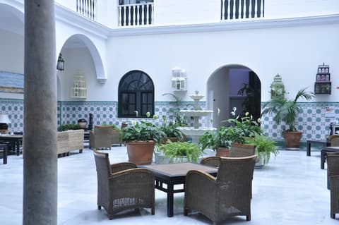 Senator Cadiz Hotel, Lobby sitting area