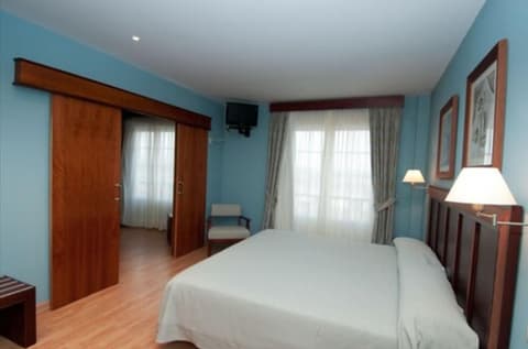 Hotel Santiago de León, Room