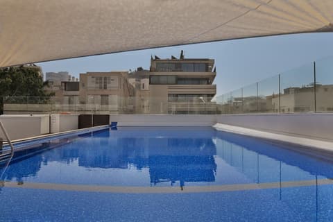 Metropolitan Hotel, Pool