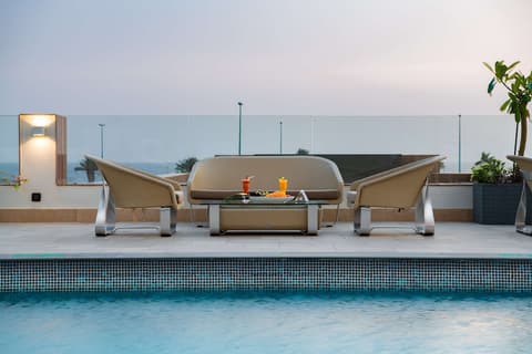 Radisson Blu Hotel, Jeddah Corniche, Outdoor pool