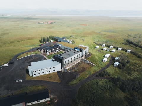 Hotel Laki, Property grounds