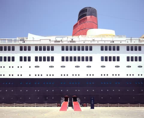 Queen Elizabeth 2 Hotel by Accor, Property grounds