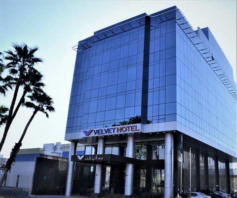 Velvet Hotel, Front of property