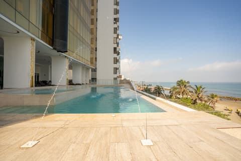 Hotel Cartagena Dubai, Outdoor pool