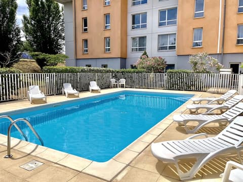 Comfort Aparthotel Carcassonne, Pool