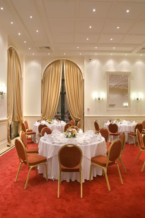 Volos Palace, Dining