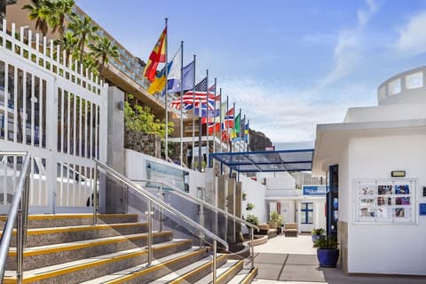 Club Cala Blanca, Exterior