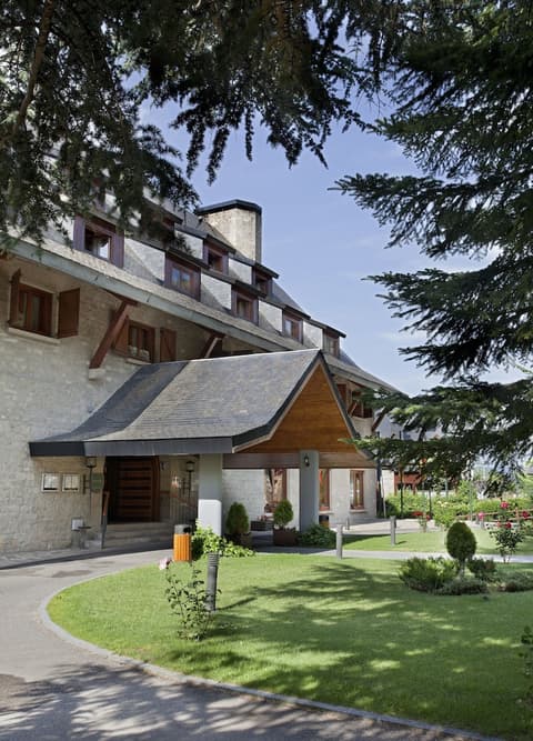 Parador de Arties, Front of property