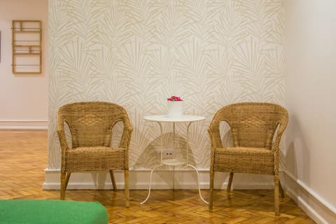 Home Out Rooms & Apartments, Room