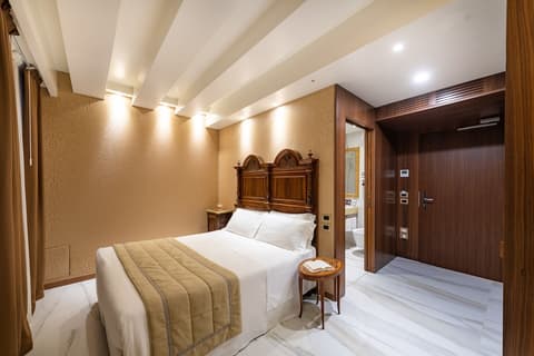 Palazzo San Lorenzo, Room